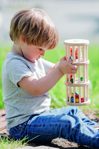 Kind mit Spielturm